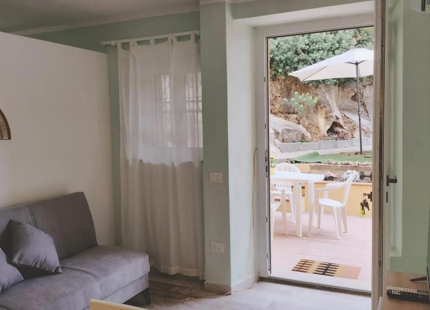 Domus Deledda 'Sole' Apartamento Posada  Itália